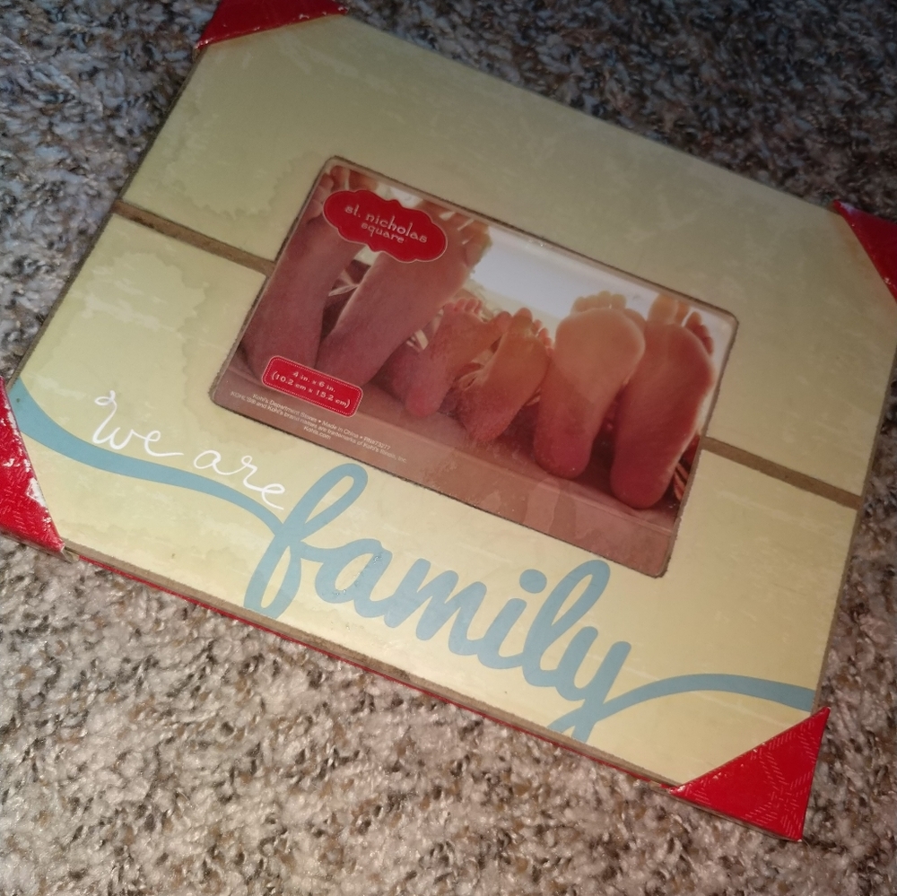 NEW! "Family" picture frame